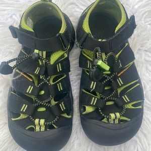 Keen hiking waterproof  outdoor  black/ green